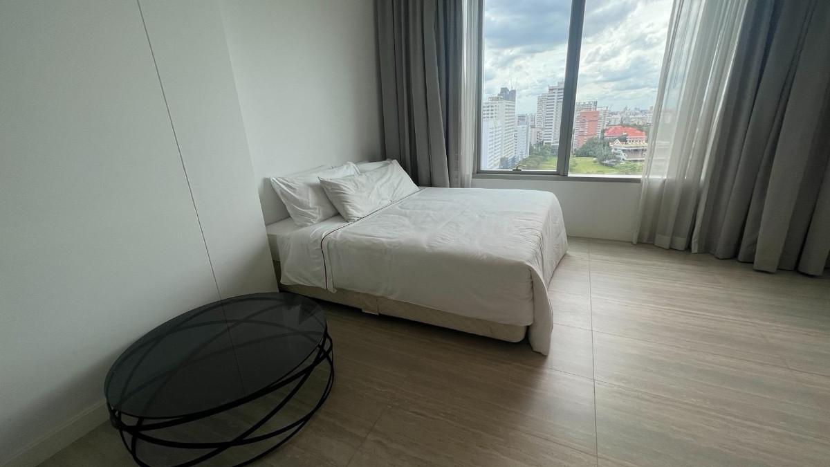 For RentCondoWitthayu, Chidlom, Langsuan, Ploenchit : 📢👇Duplex unit at 185 Rajadamri, one of luxury condo , timeless view of Royal sport club ,  big balcony, fully furnished, near Central World, Lumpini park, Velaa community mall.