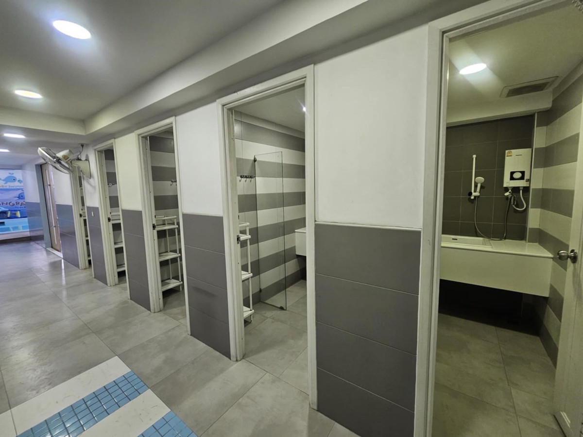 ขายโฮมออฟฟิศพระราม 9 เพชรบุรีตัดใหม่ RCA : 📢👇 โอกาสทองสำหรับนักลงทุนและนักธุรกิจ ทรัพย์สินแปลงพิเศษใจกลางพระราม 9 พร้อมสิ่งปลูกสร้างที่สามารถทำธุรกิจได้หลายรูปแบบ หรือ พักอาศัย