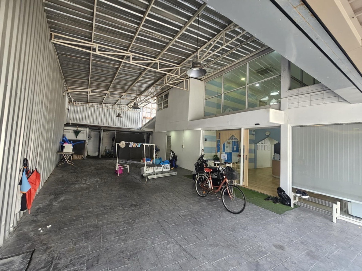 ขายโฮมออฟฟิศพระราม 9 เพชรบุรีตัดใหม่ RCA : 📢👇 โอกาสทองสำหรับนักลงทุนและนักธุรกิจ ทรัพย์สินแปลงพิเศษใจกลางพระราม 9 พร้อมสิ่งปลูกสร้างที่สามารถทำธุรกิจได้หลายรูปแบบ หรือ พักอาศัย