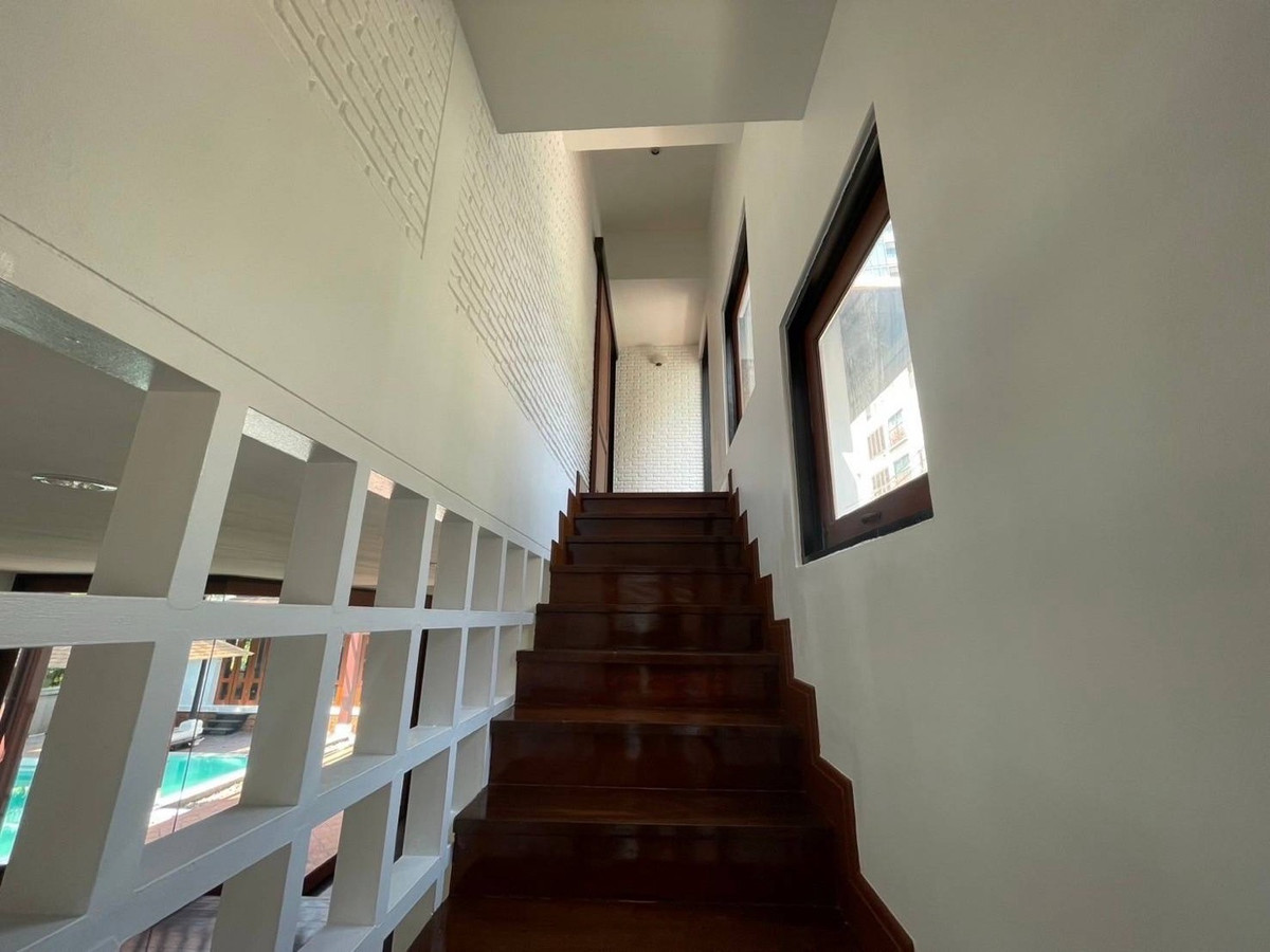 ให้เช่าบ้านสุขุมวิท อโศก ทองหล่อ : 📢👇บ้านเดี่ยวใจกลางกรุงเทพฯ พร้อมสระว่ายน้ำส่วนตัว และมีเรือนพักรับรองแยกต่างหาก