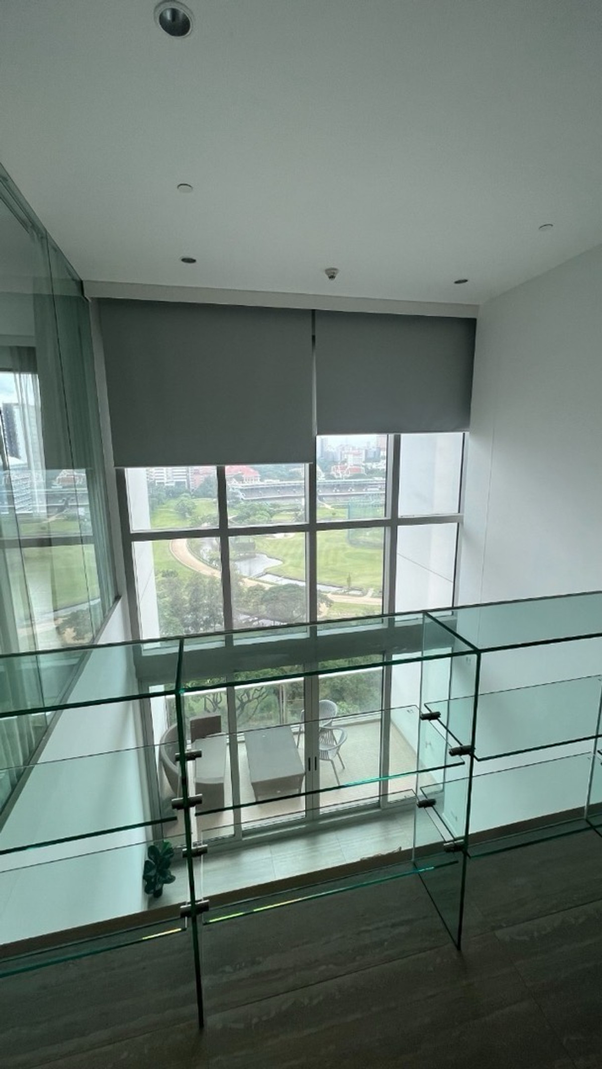 For RentCondoWitthayu, Chidlom, Langsuan, Ploenchit : 📢👇Duplex unit at 185 Rajadamri, one of luxury condo , timeless view of Royal sport club ,  big balcony, fully furnished, near Central World, Lumpini park, Velaa community mall.