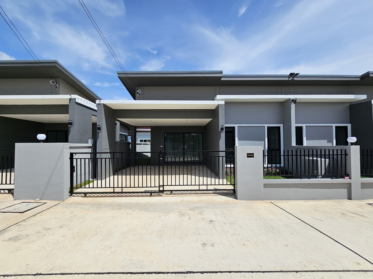 For SaleKhon Kaen : Twin house, 2 bedrooms, 2 bathrooms, 2 parking spaces, Ban Wa Subdistrict, only 15 minutes from Khon Kaen city.