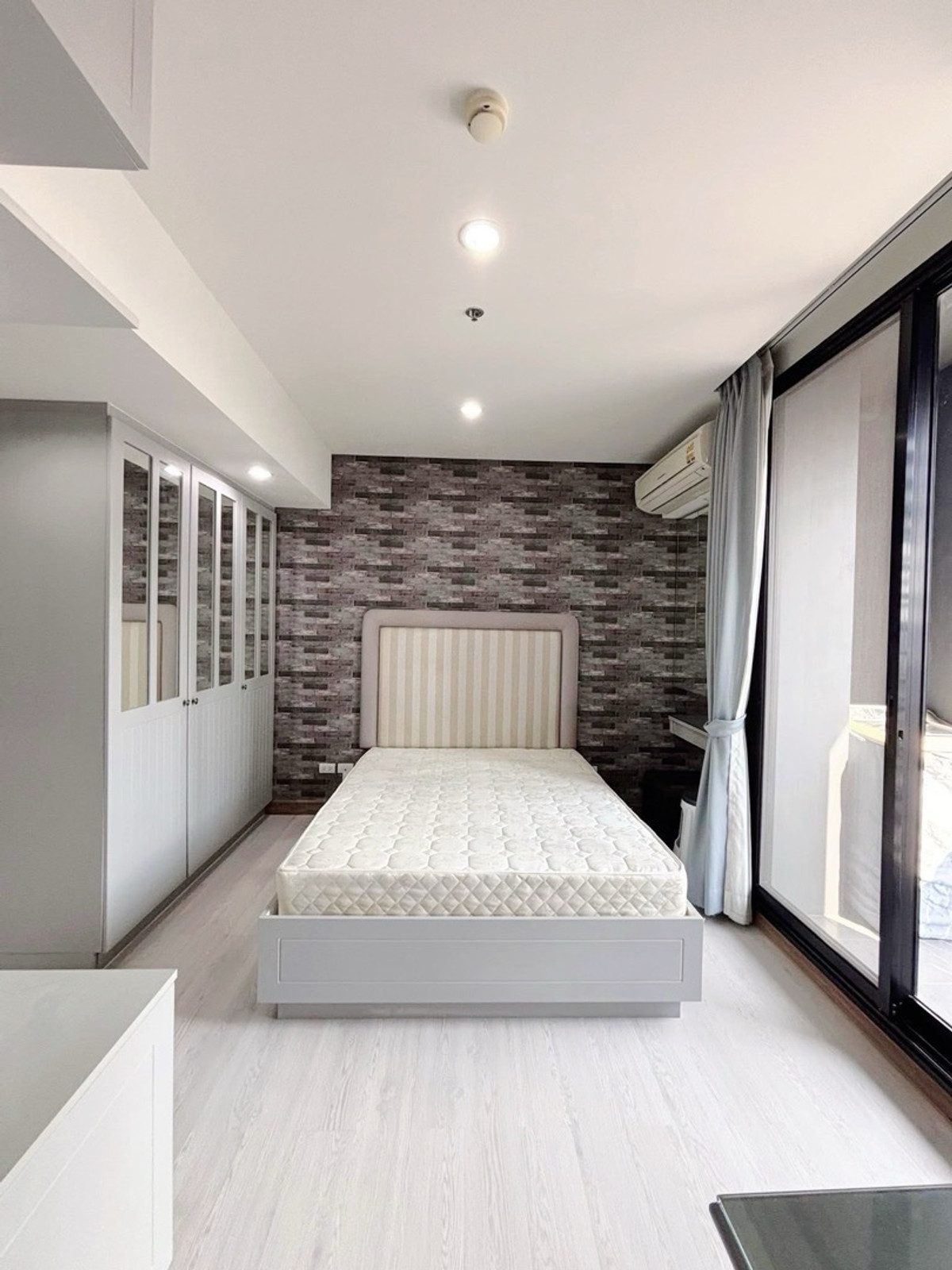 ขายคอนโดสะพานควาย จตุจักร : The Editor ✨  
คอนโดทำเลดี ติด BTS สะพานควาย 🚆  
ห้อง Studio 28 ตร.ม. ตกแต่งครบ พร้อมอยู่  095-6568924 kook