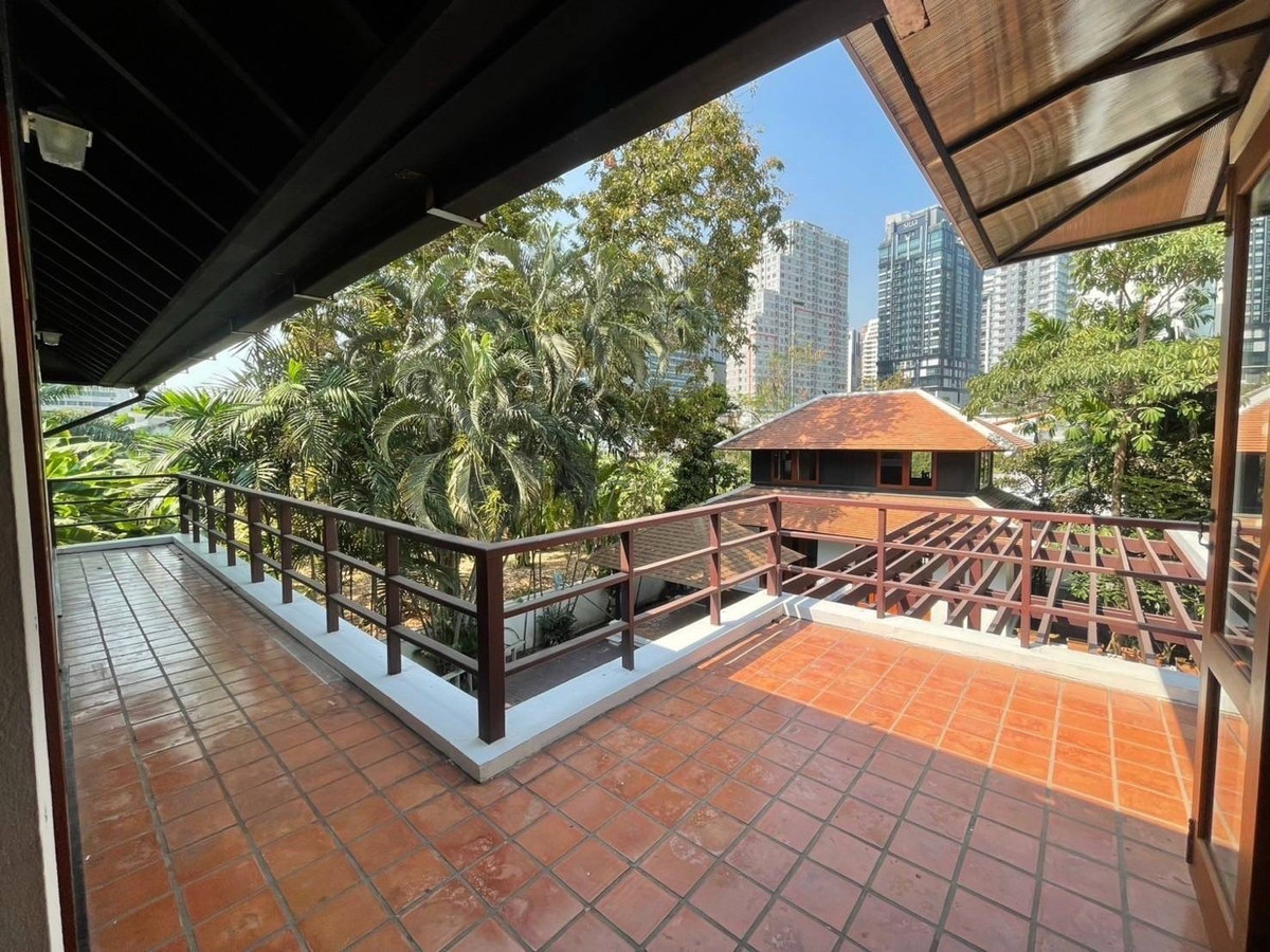 ให้เช่าบ้านสุขุมวิท อโศก ทองหล่อ : 📢👇บ้านเดี่ยวใจกลางกรุงเทพฯ พร้อมสระว่ายน้ำส่วนตัว และมีเรือนพักรับรองแยกต่างหาก