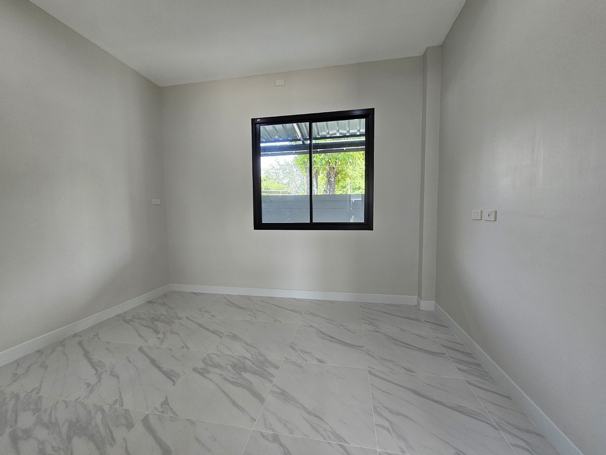 For SaleKhon Kaen : Twin house, 2 bedrooms, 2 bathrooms, 2 parking spaces, Ban Wa Subdistrict, only 15 minutes from Khon Kaen city.