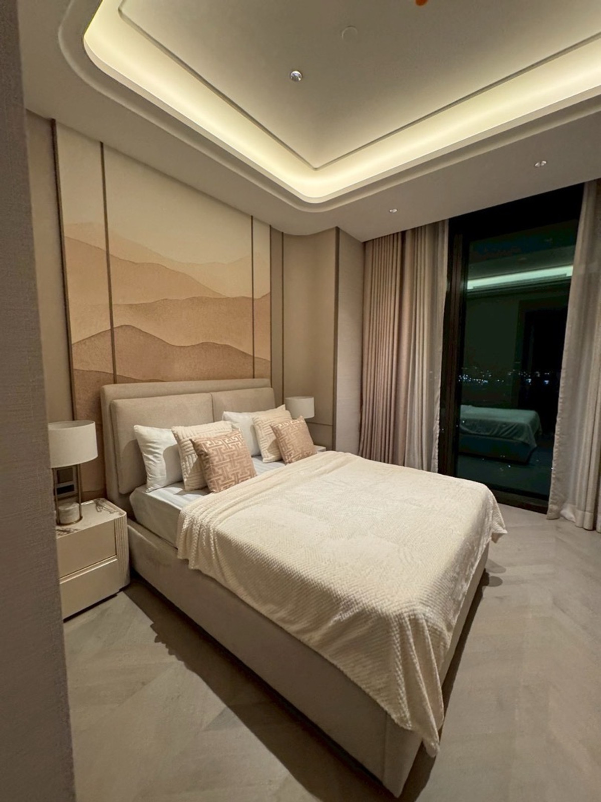 For SaleCondoWitthayu, Chidlom, Langsuan, Ploenchit : ONE 89 Wireless For Sale Iconic 3Bed3Bath 226sqm 169.5 MB 🔥