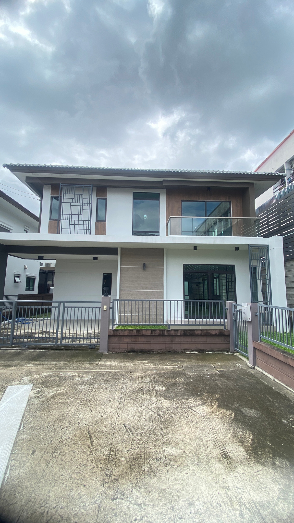 ขายบ้านเสรีไทย-นิด้า : บ้านเดี่ยว 4 นอน 4 น้ำ มีห้องแม่บ้าน 8.25 ล้านบาท ใกล้เมกะ บางนา ไม่เคยอยู่!!