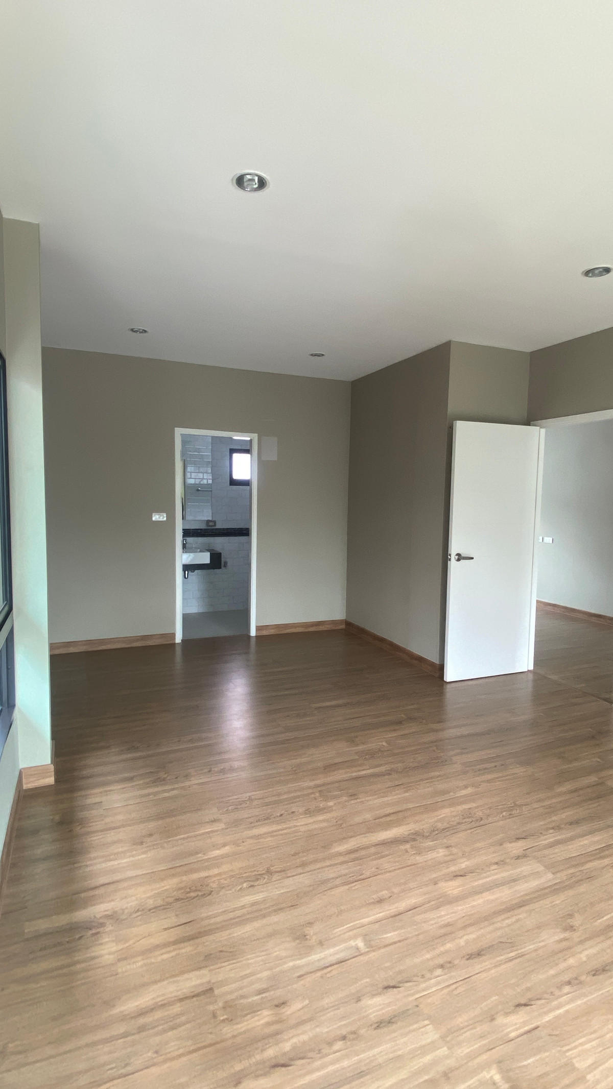 ขายบ้านเสรีไทย-นิด้า : บ้านเดี่ยวหน้าสวน 4นอน/4น้ำ ไม่เคยเข้าอยู่  ถ. สุขาภิบาล2 ขายเพียง9.8ล้านบาท 🔥🔥