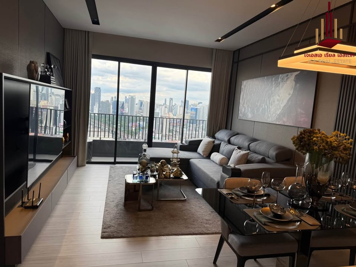 For SaleCondoRatchathewi,Phayathai : ✨ For Sale: The Room Phayathai Condo ✨ 💰 Only 13,600,000 THB