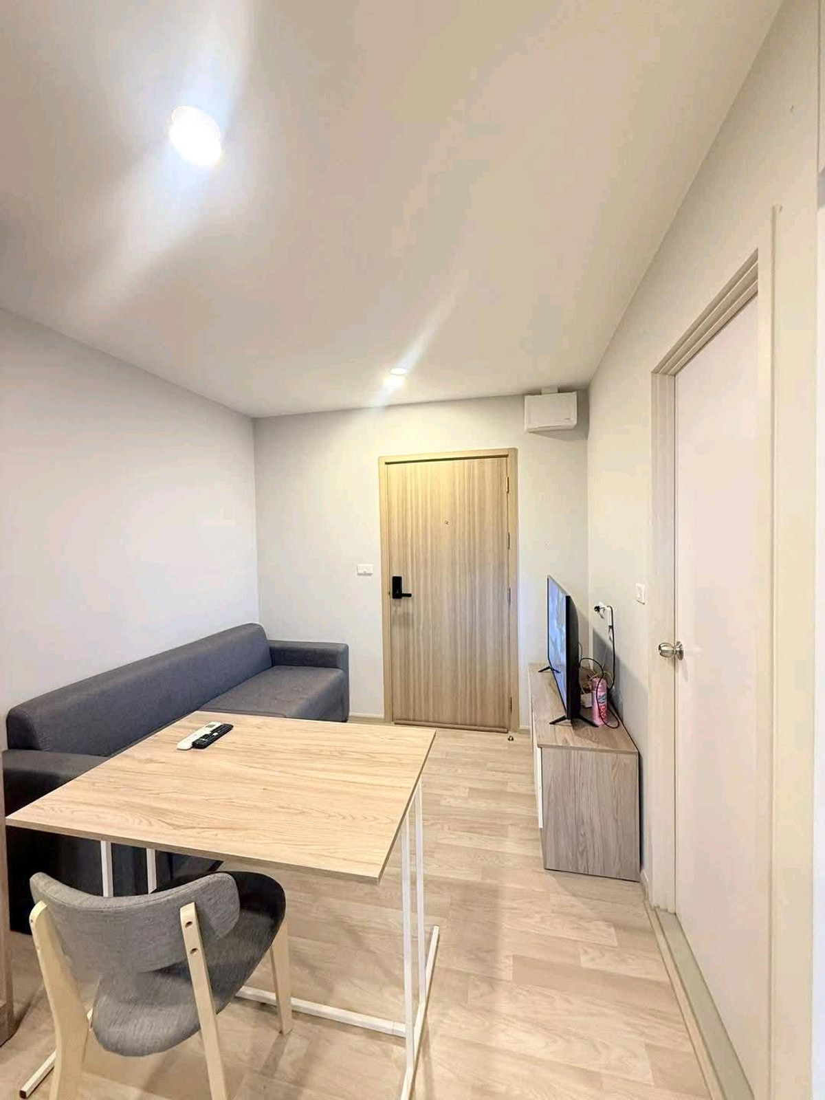 ให้เช่าคอนโดอ่อนนุช อุดมสุข : 📍 ทำเลดี เดินทางสะดวก ติด BTS บางจาก เพียง 0 นาที ห้องสตูดิโอโปร่ง โล่งสบาย 💡 พร้อมเข้าอยู่! 