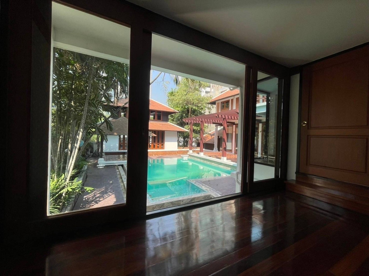 ให้เช่าบ้านสุขุมวิท อโศก ทองหล่อ : 📢👇บ้านเดี่ยวใจกลางกรุงเทพฯ พร้อมสระว่ายน้ำส่วนตัว และมีเรือนพักรับรองแยกต่างหาก