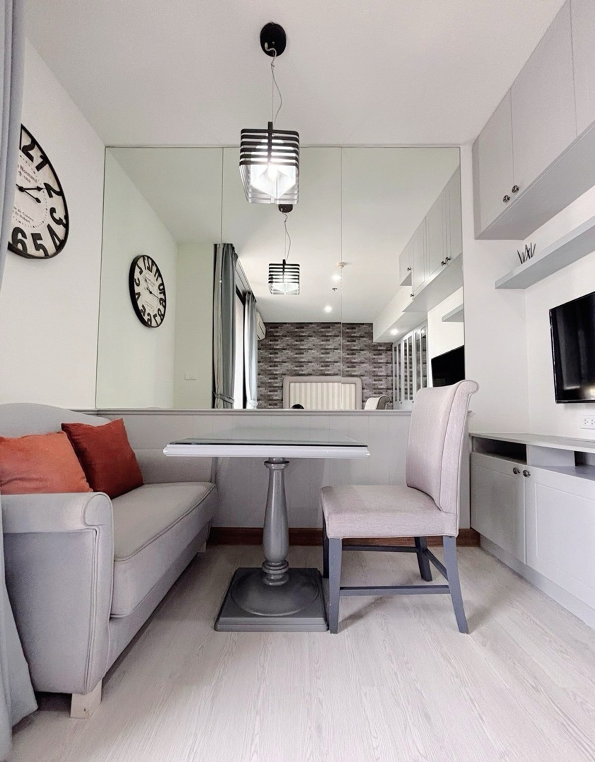 For SaleCondoSapankwai,Jatujak : The Editor ✨  Condo, good location, next to BTS Saphan Khwai 🚆  Studio room 28 sq m., fully furnished, ready to move in 095-6568924 kook