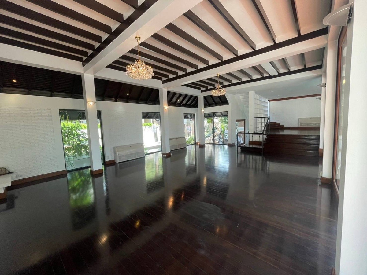 ให้เช่าบ้านสุขุมวิท อโศก ทองหล่อ : 📢👇บ้านเดี่ยวใจกลางกรุงเทพฯ พร้อมสระว่ายน้ำส่วนตัว และมีเรือนพักรับรองแยกต่างหาก