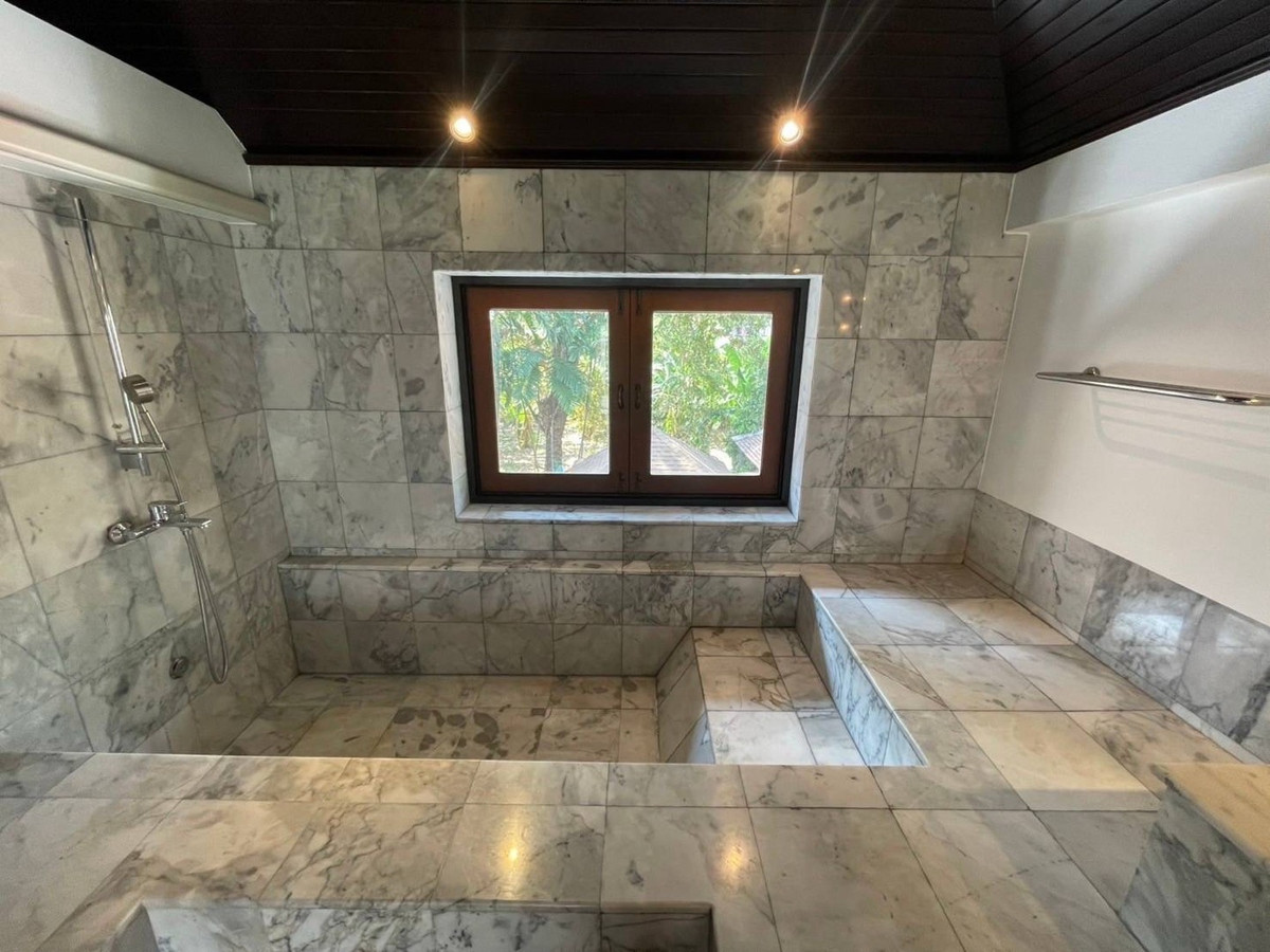 ให้เช่าบ้านสุขุมวิท อโศก ทองหล่อ : 📢👇บ้านเดี่ยวใจกลางกรุงเทพฯ พร้อมสระว่ายน้ำส่วนตัว และมีเรือนพักรับรองแยกต่างหาก