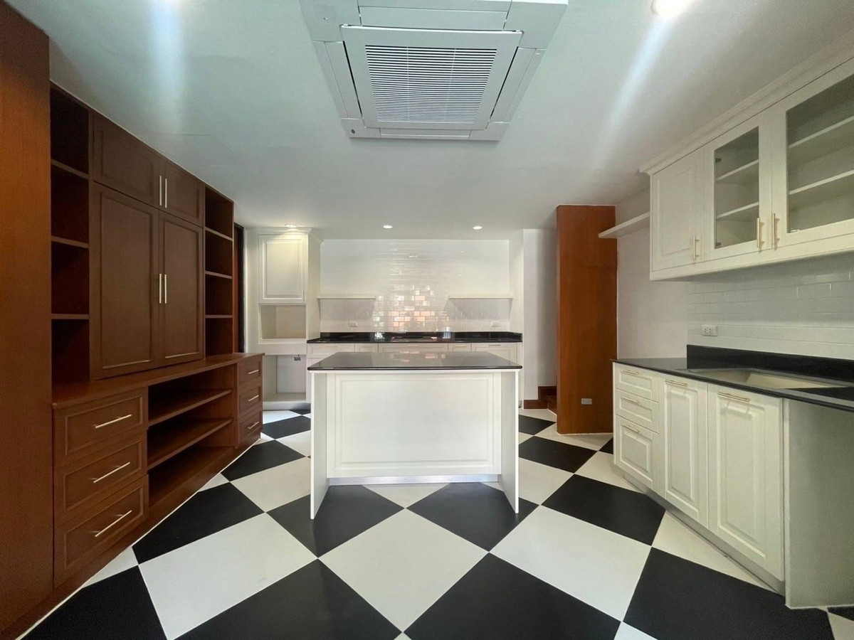 ให้เช่าบ้านสุขุมวิท อโศก ทองหล่อ : 📢👇บ้านเดี่ยวใจกลางกรุงเทพฯ พร้อมสระว่ายน้ำส่วนตัว และมีเรือนพักรับรองแยกต่างหาก