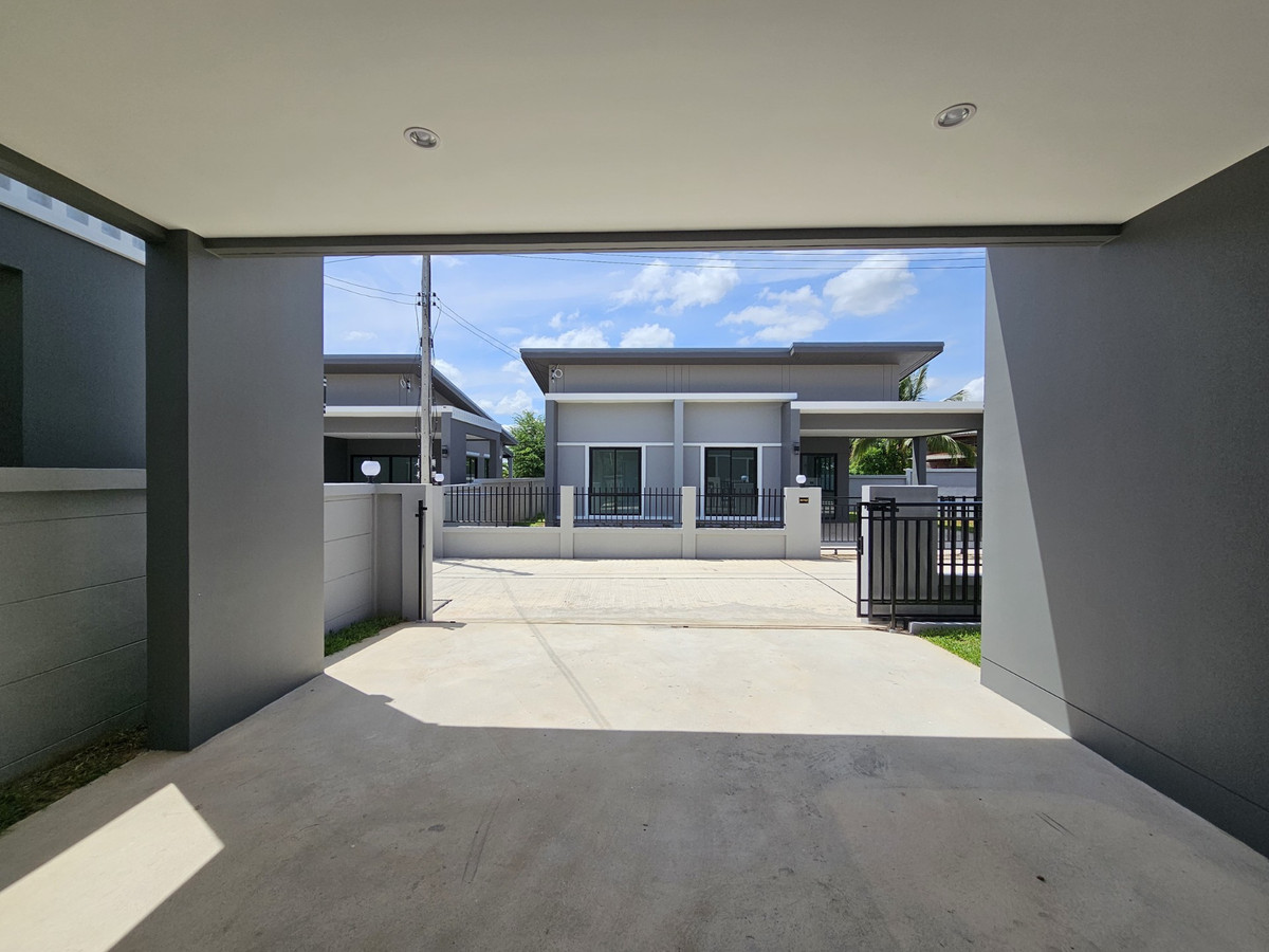 For SaleKhon Kaen : Twin house, 2 bedrooms, 2 bathrooms, 2 parking spaces, Ban Wa Subdistrict, only 15 minutes from Khon Kaen city.