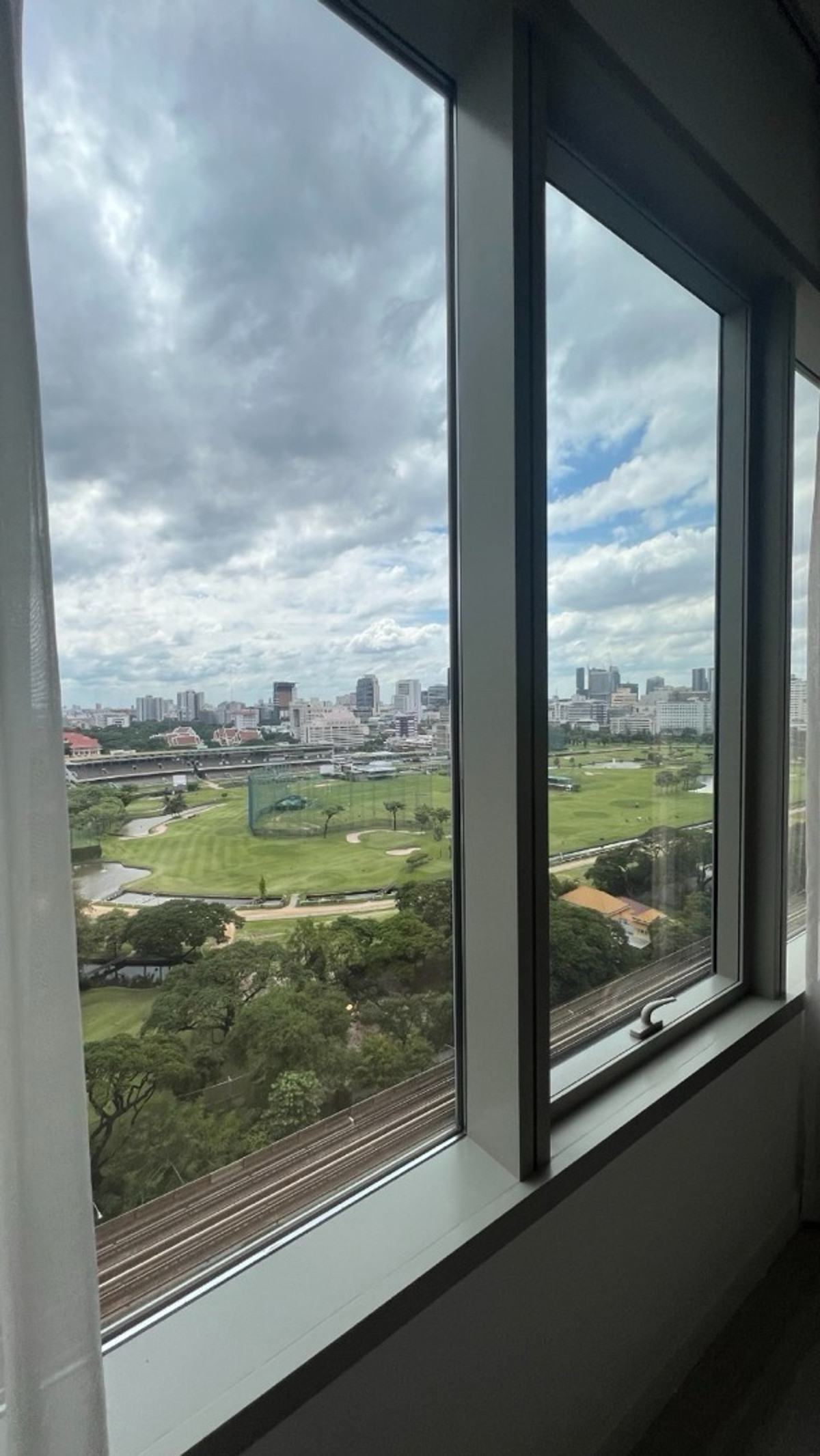 For RentCondoWitthayu, Chidlom, Langsuan, Ploenchit : 📢👇Duplex unit at 185 Rajadamri, one of luxury condo , timeless view of Royal sport club ,  big balcony, fully furnished, near Central World, Lumpini park, Velaa community mall.