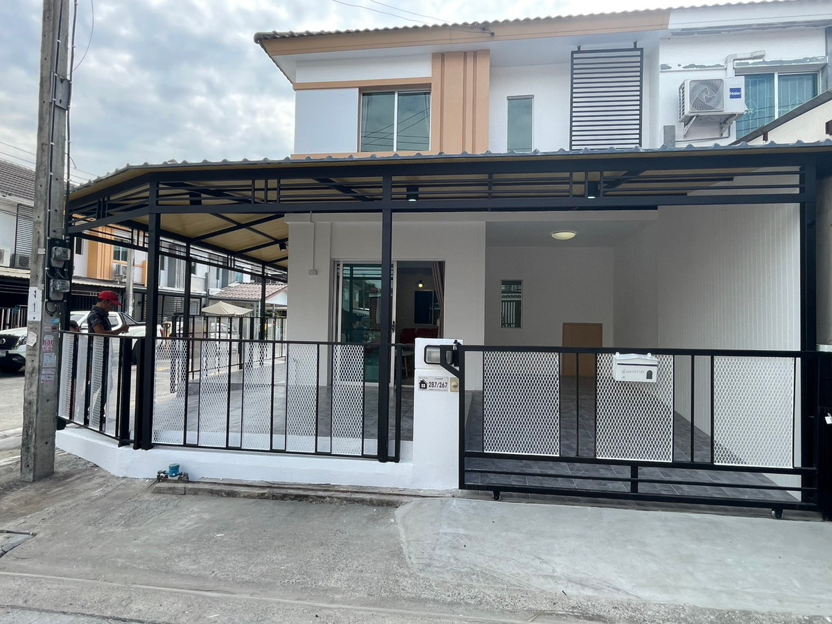 For SaleTownhomeLadkrabang, Suwannaphum Airport : 2-storey corner townhouse for sale, Baan Pruksa 78, Lat Krabang Industrial Estate, area 24.3 sq m, 3 bedrooms, 2 bathrooms, newly renovated. If interested, contact 085-550-1599.
