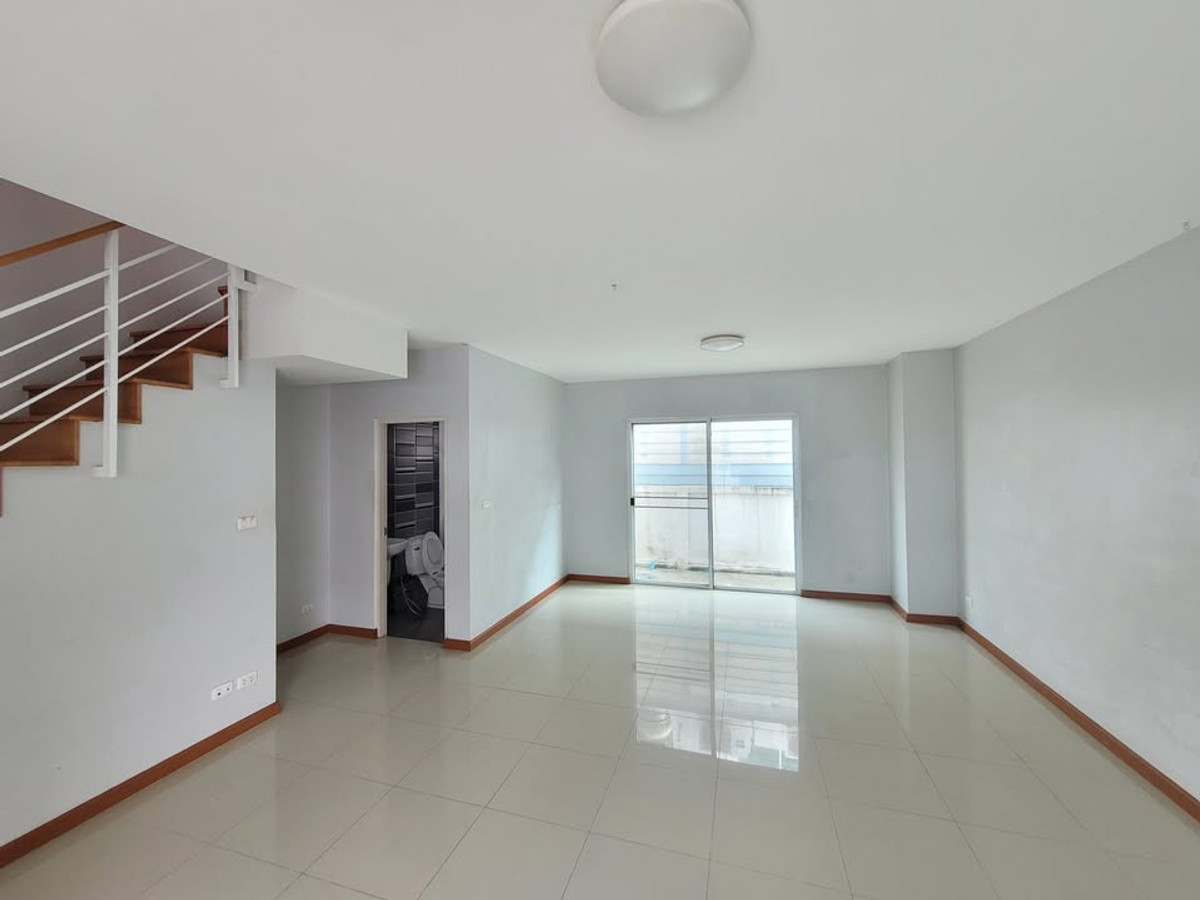 For RentTownhomePathum Thani,Rangsit, Thammasat : ER25295🟢 For Rent / For Rent TOWN HOME LUMLUKA – KLONG 5 | Townhome | 3 bedrooms, 2 bathrooms | 💰 9,000 baht/month