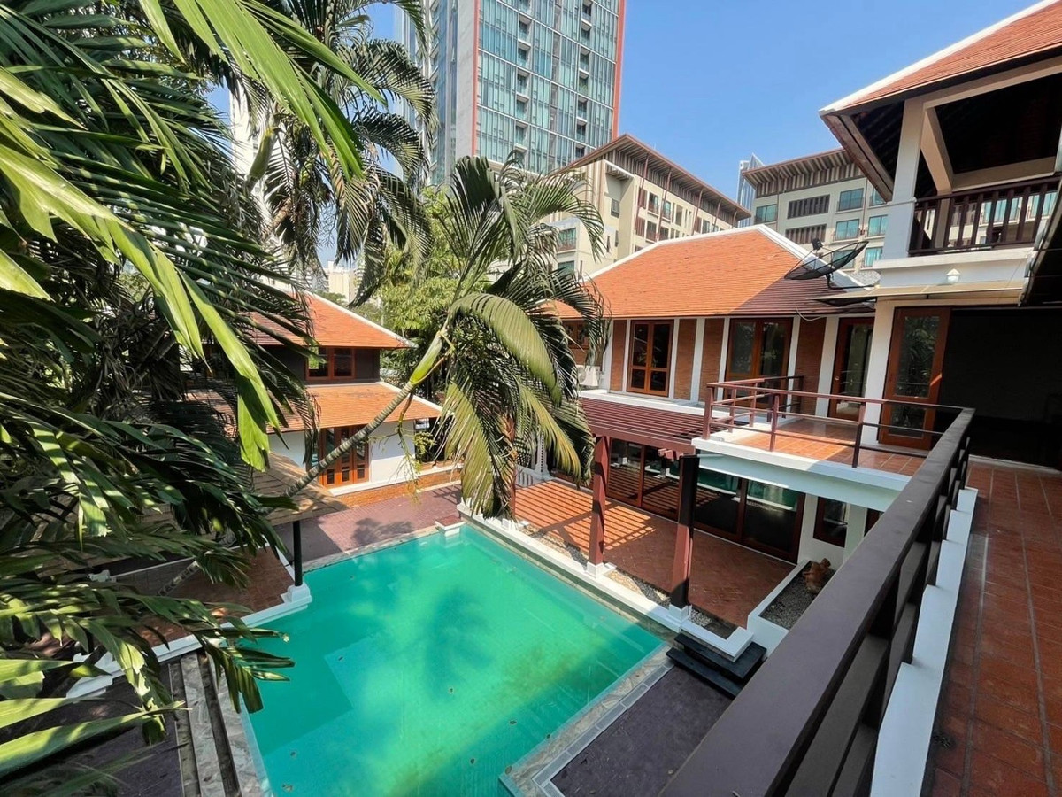 ให้เช่าบ้านสุขุมวิท อโศก ทองหล่อ : 📢👇บ้านเดี่ยวใจกลางกรุงเทพฯ พร้อมสระว่ายน้ำส่วนตัว และมีเรือนพักรับรองแยกต่างหาก