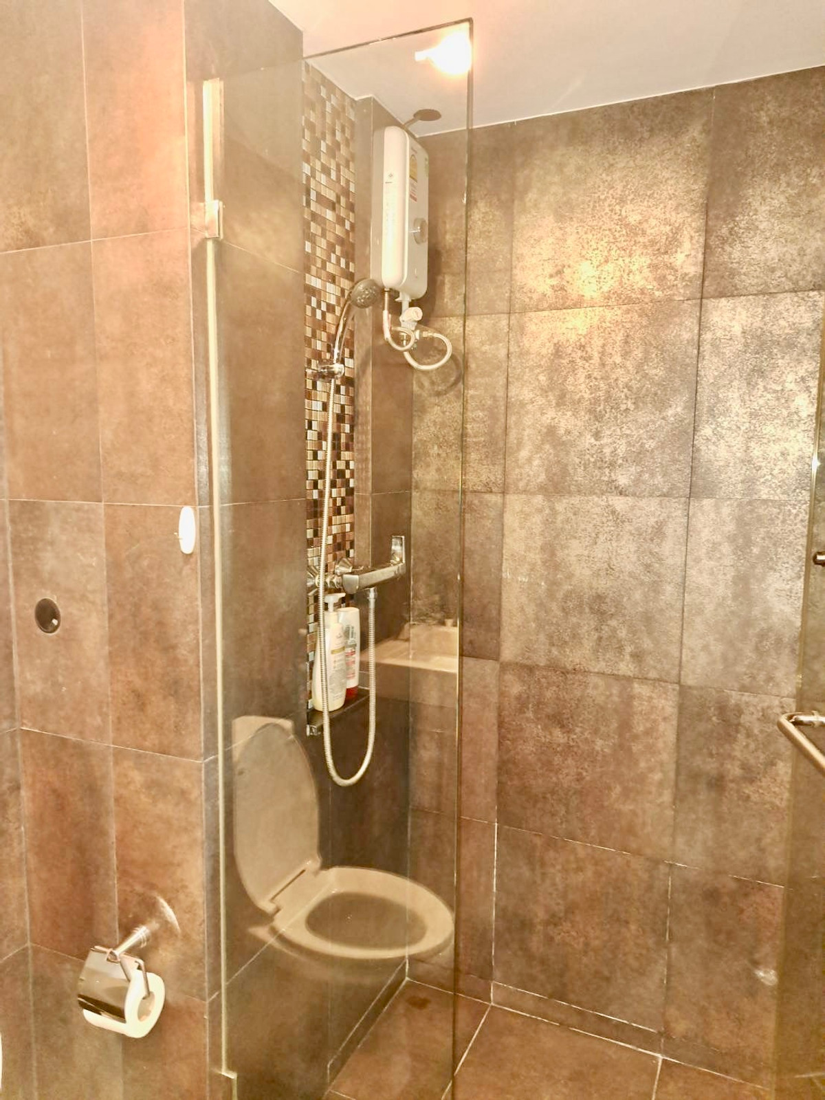 For RentCondoSukhumvit, Asoke, Thonglor : For Rent: Voque Sukhumvit 16 | 1-Bedroom 57 SQ.M. | Near BTS Asoke & MRT Sukhumvit | Fully Furnished | Ready to Move In