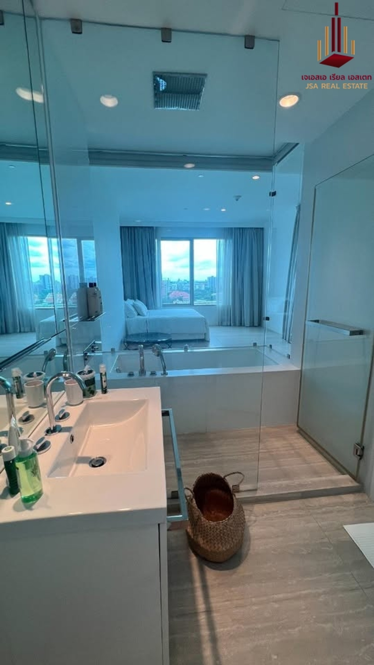 For RentCondoWitthayu, Chidlom, Langsuan, Ploenchit : ✨ For Rent: 185 Rajadamri Condo ✨ 💰 Only 200,000 THB/month