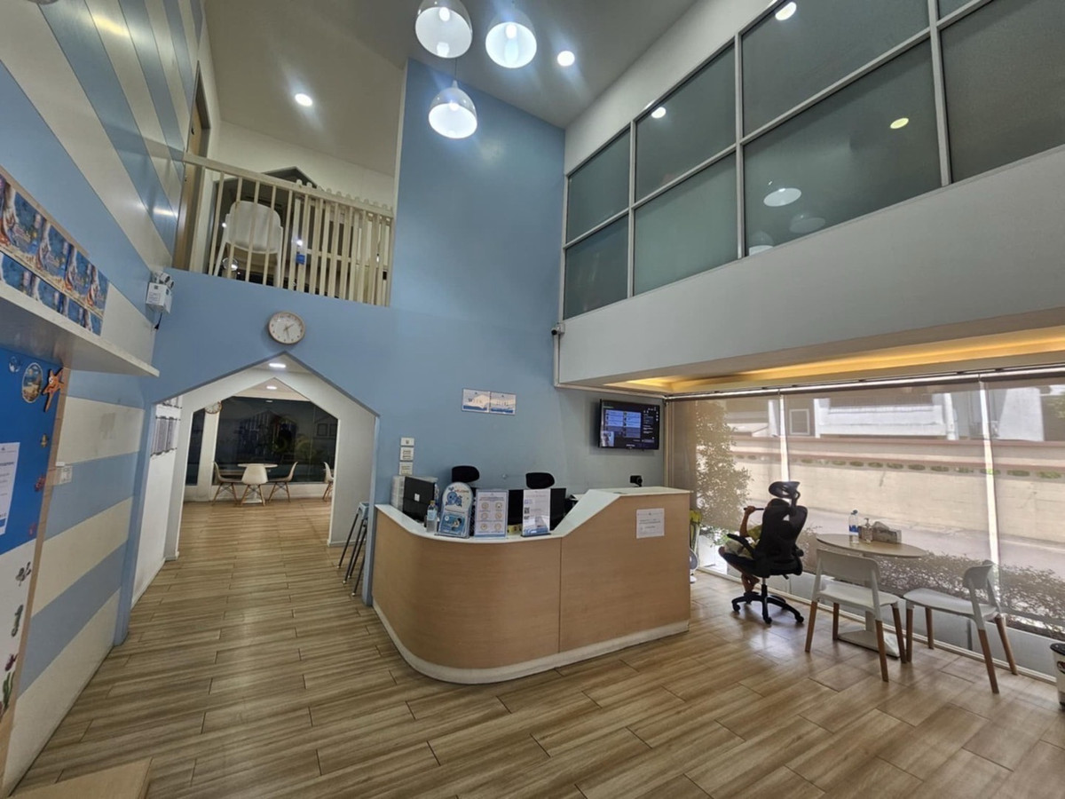 ขายโฮมออฟฟิศพระราม 9 เพชรบุรีตัดใหม่ RCA : 📢👇 โอกาสทองสำหรับนักลงทุนและนักธุรกิจ ทรัพย์สินแปลงพิเศษใจกลางพระราม 9 พร้อมสิ่งปลูกสร้างที่สามารถทำธุรกิจได้หลายรูปแบบ หรือ พักอาศัย