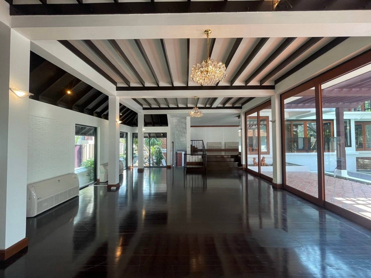 ให้เช่าบ้านสุขุมวิท อโศก ทองหล่อ : 📢👇บ้านเดี่ยวใจกลางกรุงเทพฯ พร้อมสระว่ายน้ำส่วนตัว และมีเรือนพักรับรองแยกต่างหาก