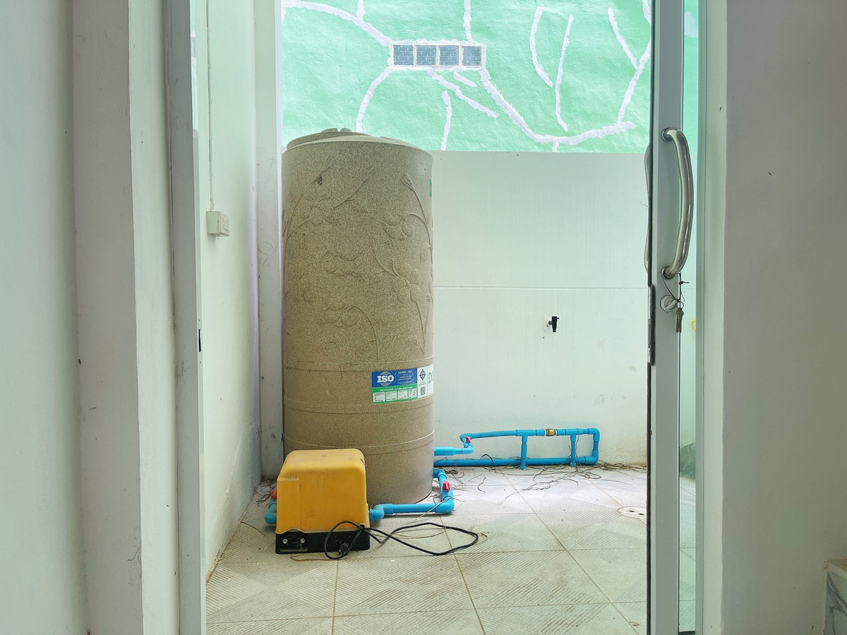 ขายอาคารพาณิชย์มหาสารคาม : ขายด่วน อาคารพาณิชย์ 3 ชั้น 1 คูหา ทำเลทอง กลางเมืองมหาสารคาม ที่ตั้ง ถนนศรีสวัสดิ์ดำเนินโกสินทร์ 