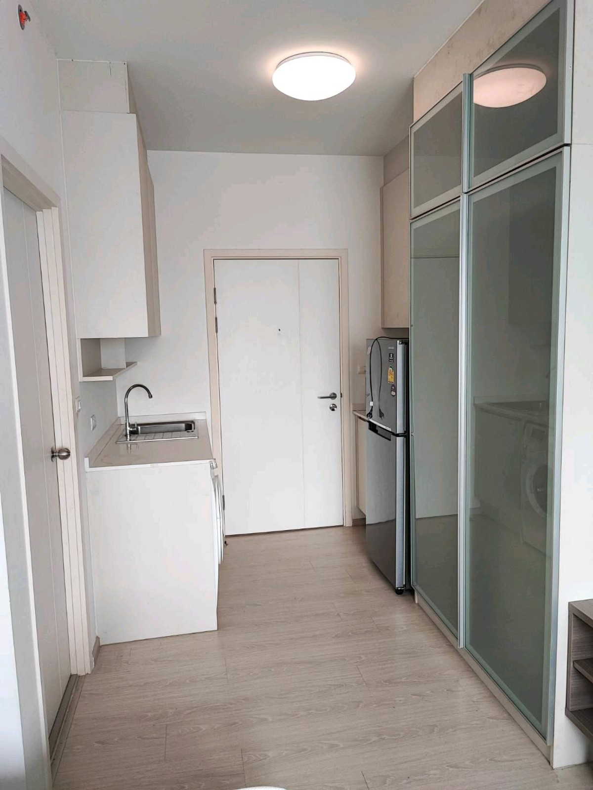 ให้เช่าคอนโดรัชดา ห้วยขวาง : For Rent / ให้เช่า คอนโด Chapter One Eco รัชดา–ห้วยขวาง 

📍 อาคาร H (ตึกสุดท้าย) | ชั้น 3 | วิวโล่ง สวย
💰 เช่าเพียง 11,000 บาท/เดือน
📦 ห้อง Studio ขนาด 23 ตร.ม. พร้อมเข้าอยู่

✅ เฟอร์นิเจอร์และเครื่องใช้ไฟฟ้าครบ (Fully Furnished)