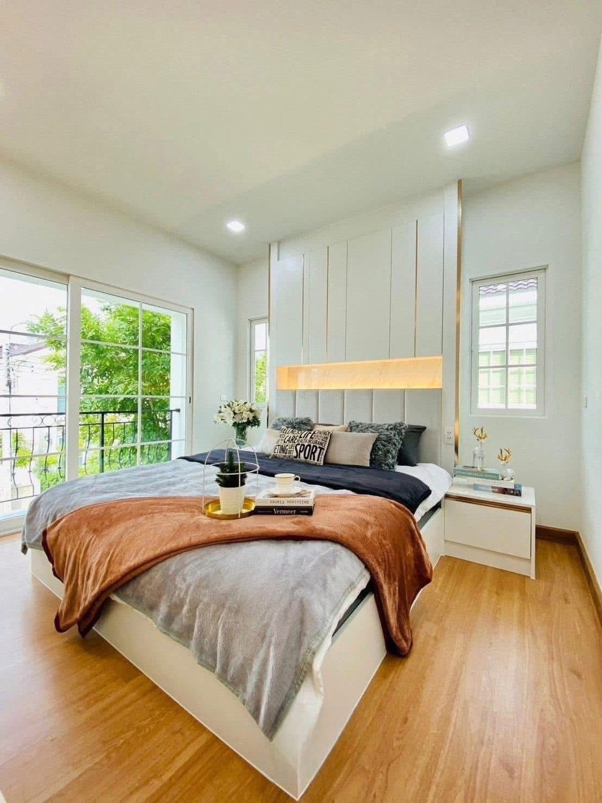 For RentHouseLadkrabang, Suwannaphum Airport : K-6618 Beautifully decorated house With built-in furniture, ready to move in, Golden Neo Bangna Suan Luang.