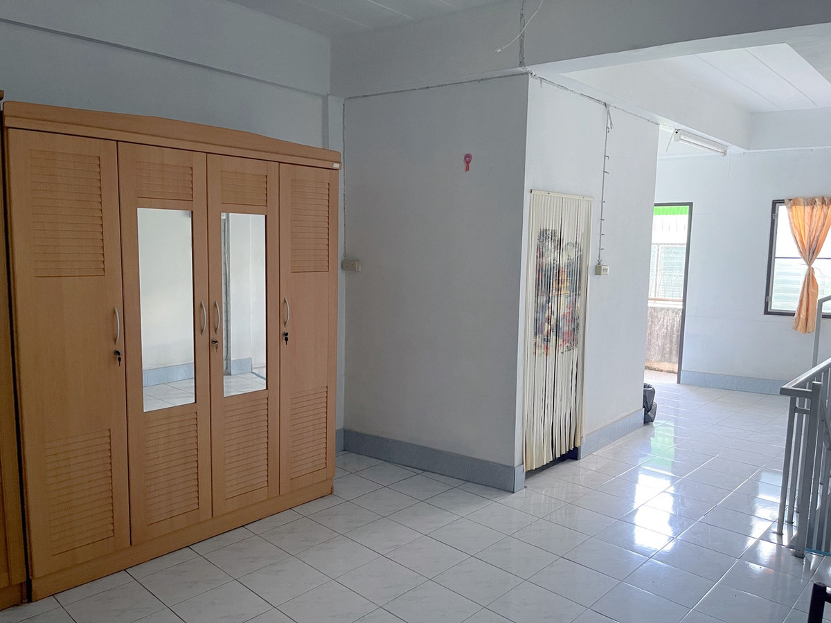 ขายอาคารพาณิชย์มหาสารคาม : ขายอาคารพานิชย์ 3 ชั้น 1 คูหา ใจกลางเมืองมหาสารคาม  ทำเลสวย ใกล้เทคนิคมหาสารคาม