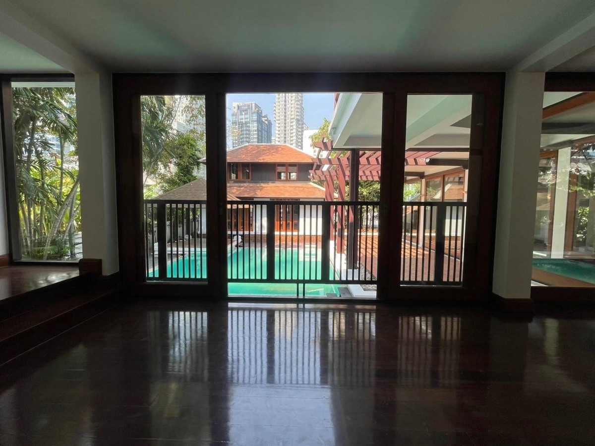 ให้เช่าบ้านสุขุมวิท อโศก ทองหล่อ : 📢👇บ้านเดี่ยวใจกลางกรุงเทพฯ พร้อมสระว่ายน้ำส่วนตัว และมีเรือนพักรับรองแยกต่างหาก