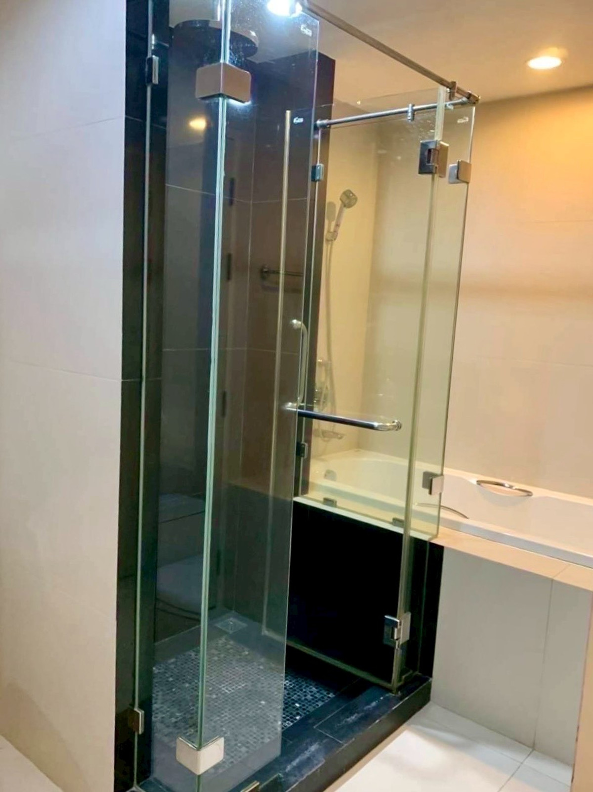 For SaleCondoSukhumvit, Asoke, Thonglor : Selling cheap, free transfer!! Condo 4 minutes BTS Phrom Phong Station The Crest Sukhumvit 24 Condo for Sale Free Tranfer!! 4 min BTS Phrom Phong Station The Crest Sukhumvit 24