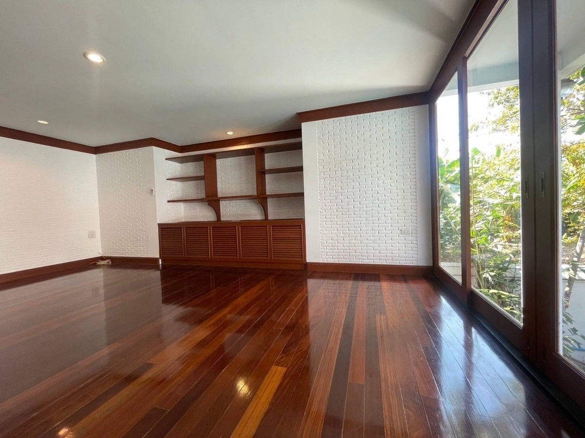 ให้เช่าบ้านสุขุมวิท อโศก ทองหล่อ : 📢👇บ้านเดี่ยวใจกลางกรุงเทพฯ พร้อมสระว่ายน้ำส่วนตัว และมีเรือนพักรับรองแยกต่างหาก