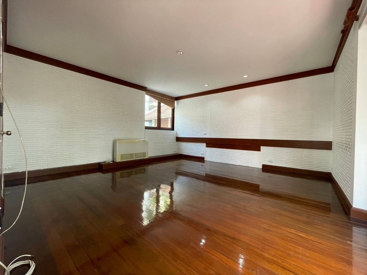 ให้เช่าบ้านสุขุมวิท อโศก ทองหล่อ : 📢👇บ้านเดี่ยวใจกลางกรุงเทพฯ พร้อมสระว่ายน้ำส่วนตัว และมีเรือนพักรับรองแยกต่างหาก