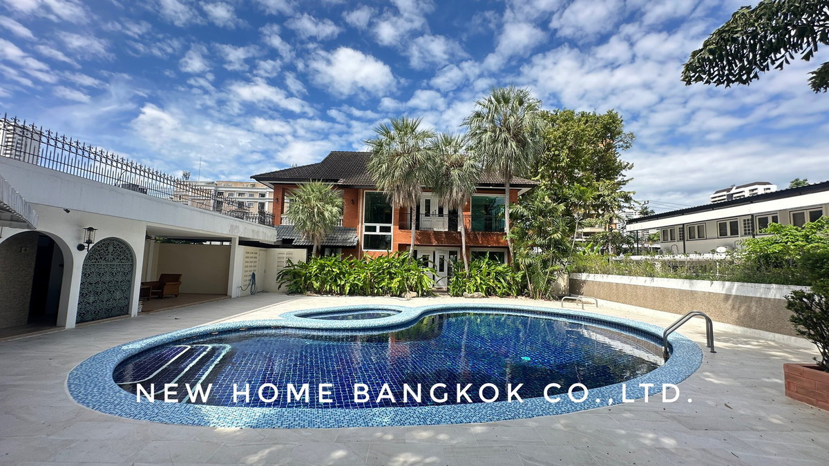 For RentHouseSukhumvit, Asoke, Thonglor : Pool Villa for Rent 3 bedroom Ekamai Area
