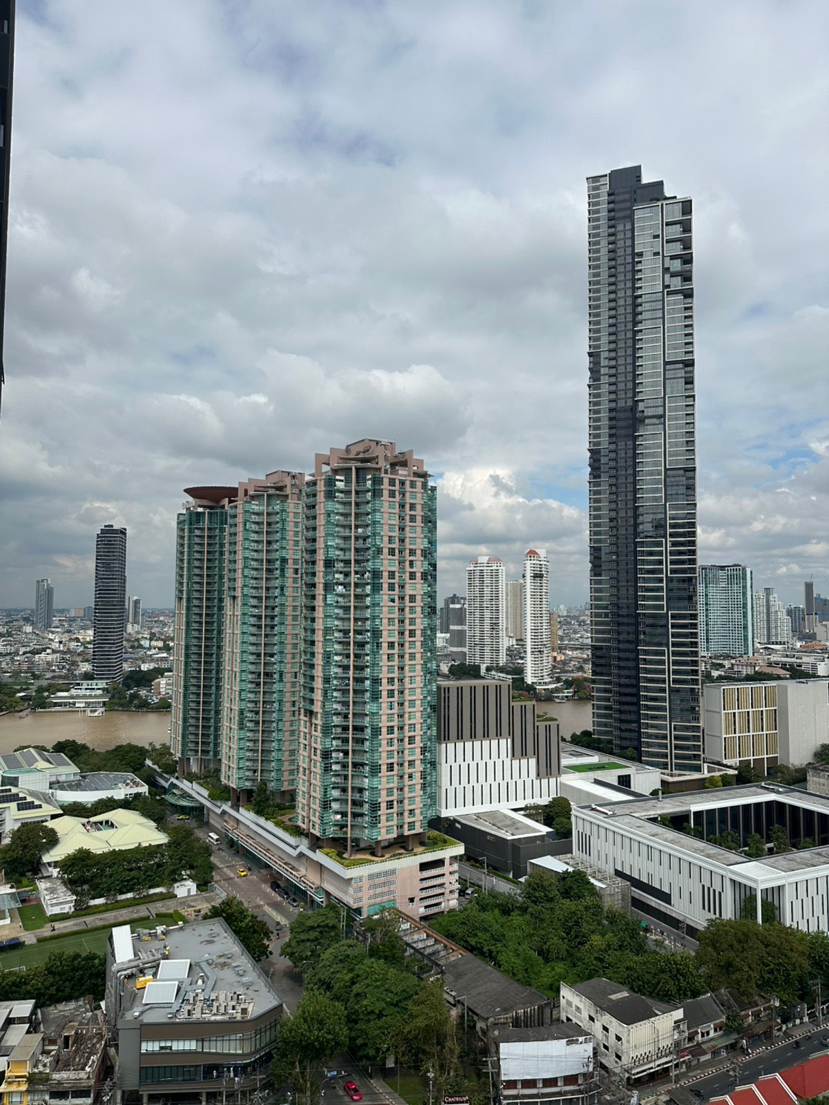 ขายคอนโดสาทร นราธิวาส : ห้องเปล่า ชั้นสูง วิวแม่น้ำ ติด รร. นานาชาติ Shrewsbury 1 นอน ใกล้ BTS สะพานตากสิน 081-245-7349