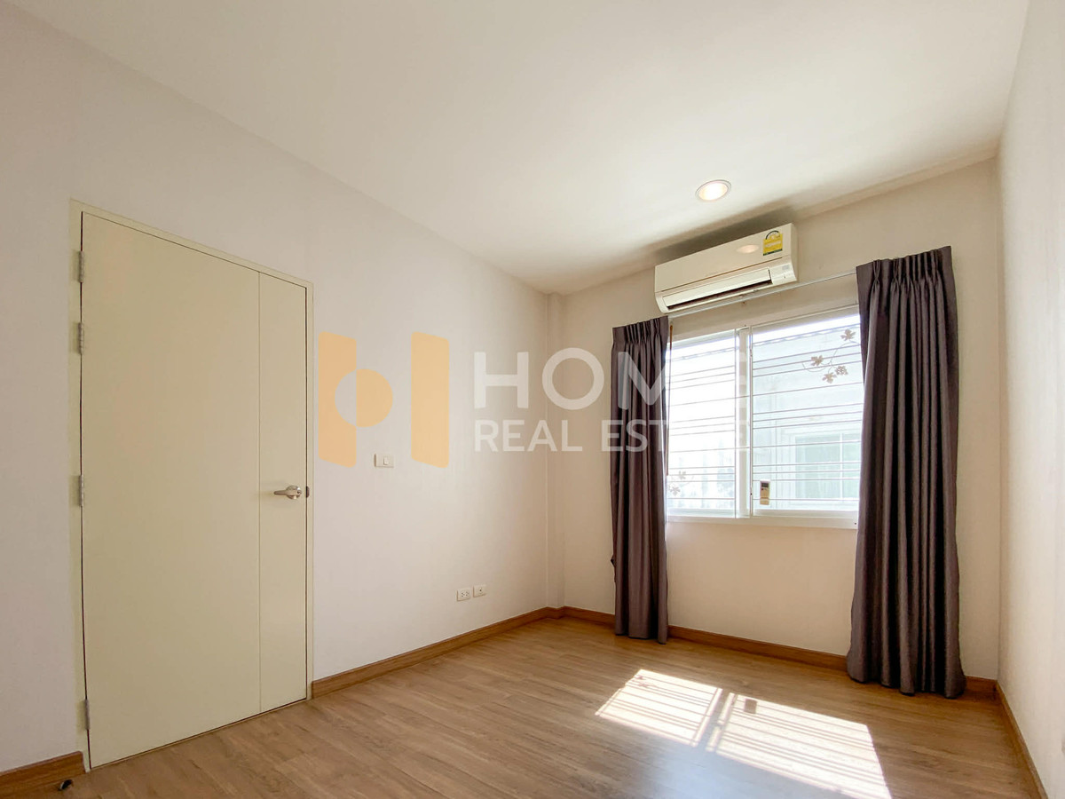 For SaleTownhomeEakachai, Bang Bon : Baan Klang Muang Essence Sathorn - Taksin 2 / 3 Bedrooms (FOR SALE) BALL019