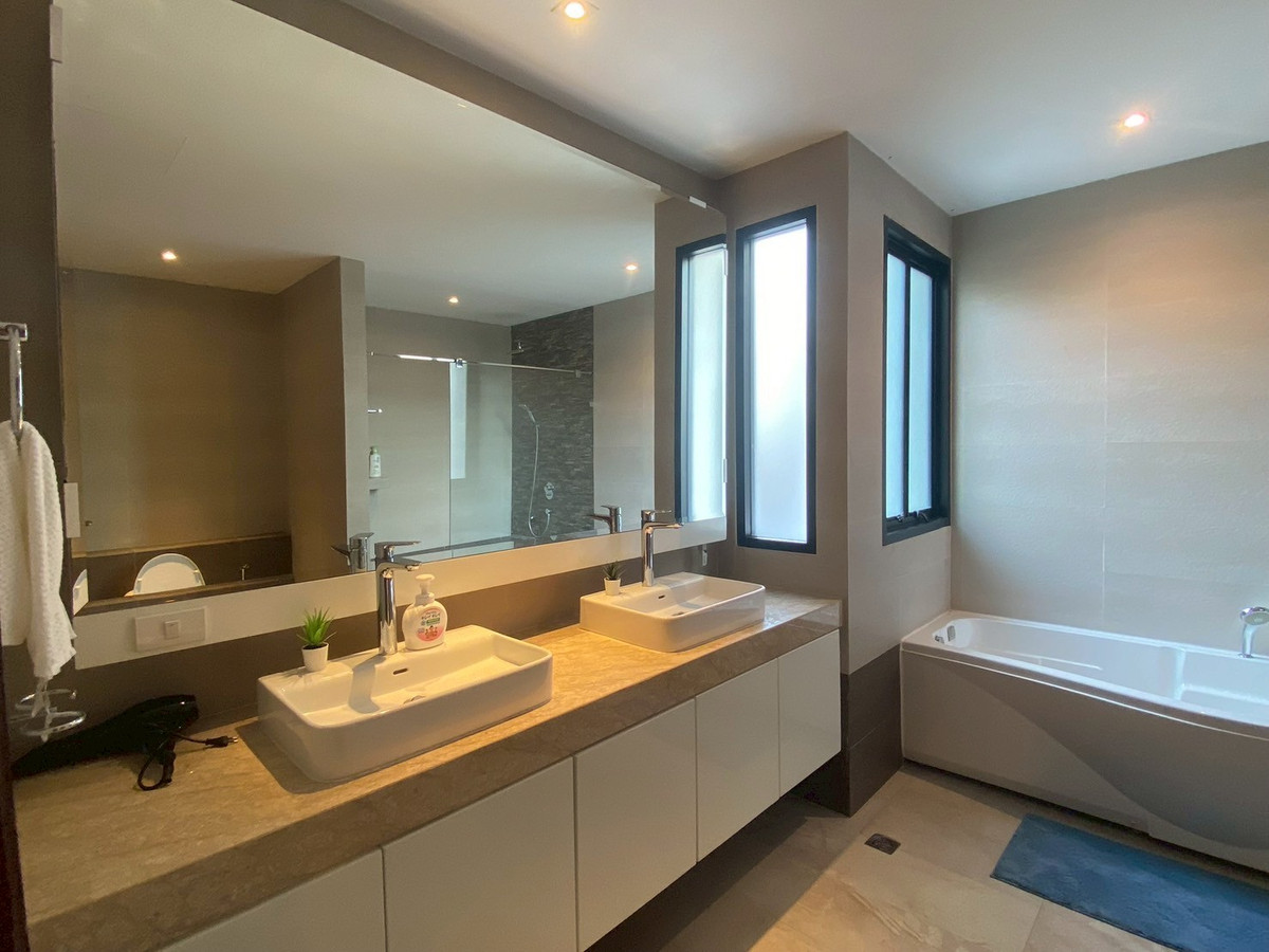 For RentHouseSukhumvit, Asoke, Thonglor : ✨For rent: Beautiful house in Phrom Phong area, 4 bedrooms, 450 sq.m., fully furnished, with private swimming pool and private garden. Conveniently located near BTS Phrom Phong. Ready to move in