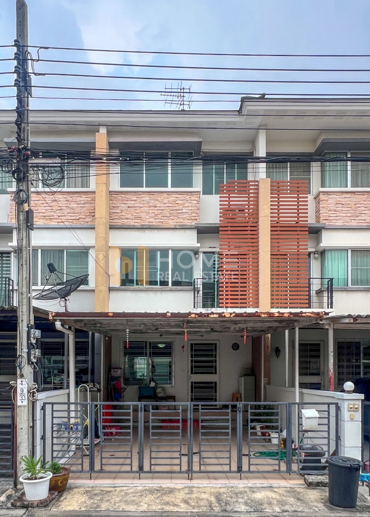 ขายทาวน์โฮมพัฒนาการ ศรีนครินทร์ : ทาวน์โฮม ทาวน์ พลัส พระราม 9 / 3 ห้องนอน (ขาย), Town Plus Rama 9 / Townhome 3 Bedrooms (FOR SALE) BZD042