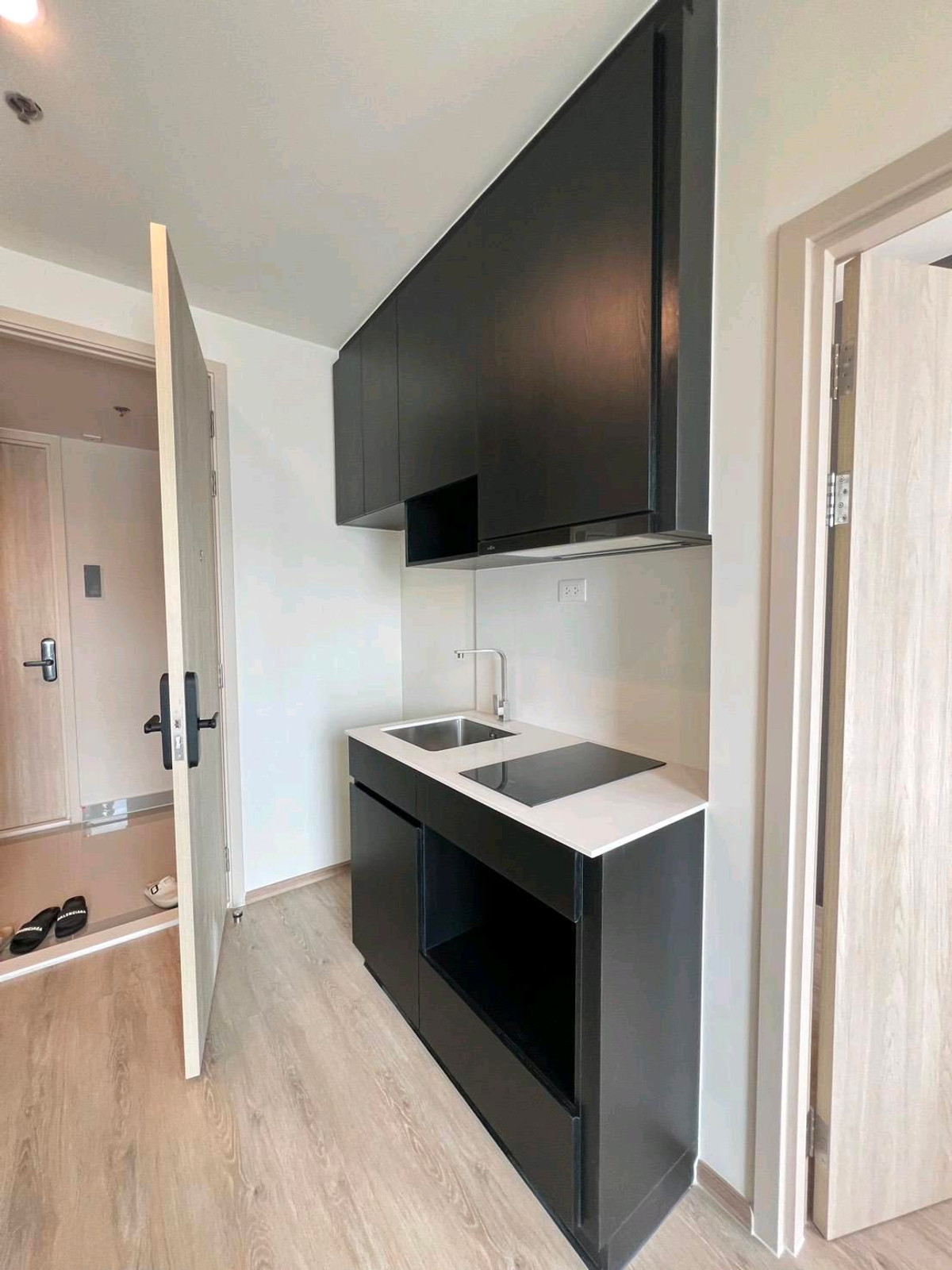 ขายดาวน์คอนโดพระราม 9 เพชรบุรีตัดใหม่ RCA : ขาดทุนกว่าแสน ขายดาวน์โนเบิล นิว ดิสทริค R9 ชั้น24 พระราม9 ติดรถไฟฟ้าและห้างCentral