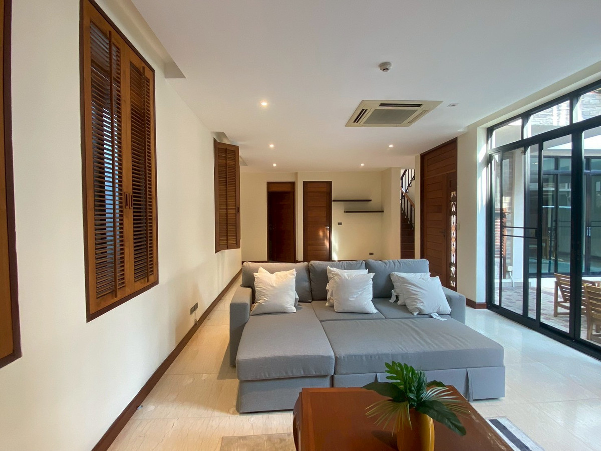For RentHouseSukhumvit, Asoke, Thonglor : ✨For rent: Beautiful house in Phrom Phong area, 4 bedrooms, 450 sq.m., fully furnished, with private swimming pool and private garden. Conveniently located near BTS Phrom Phong. Ready to move in