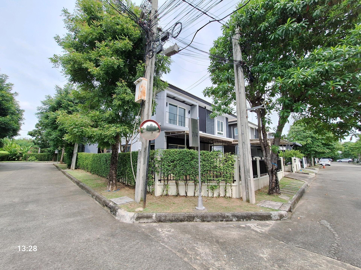 ขายบ้านนวมินทร์ รามอินทรา : ขายถูก บ้านเดี่ยววัชรพล 63.8 ตร.ว.  หลังมุม เดอะเซนโทร วัชรพล ติดถนนสุขาภิบาล 5 