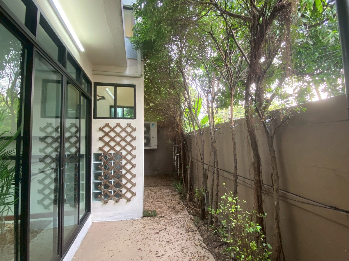 For RentHouseSukhumvit, Asoke, Thonglor : ✨For rent: Beautiful house in Phrom Phong area, 4 bedrooms, 450 sq.m., fully furnished, with private swimming pool and private garden. Conveniently located near BTS Phrom Phong. Ready to move in