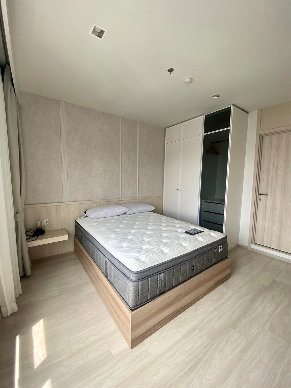 For SaleCondoWitthayu, Chidlom, Langsuan, Ploenchit : FOR SELL - Life One Wireless, corner room, 2 bedrooms, with furniture as shown in the picture, good location, Wireless Road, beautiful project.