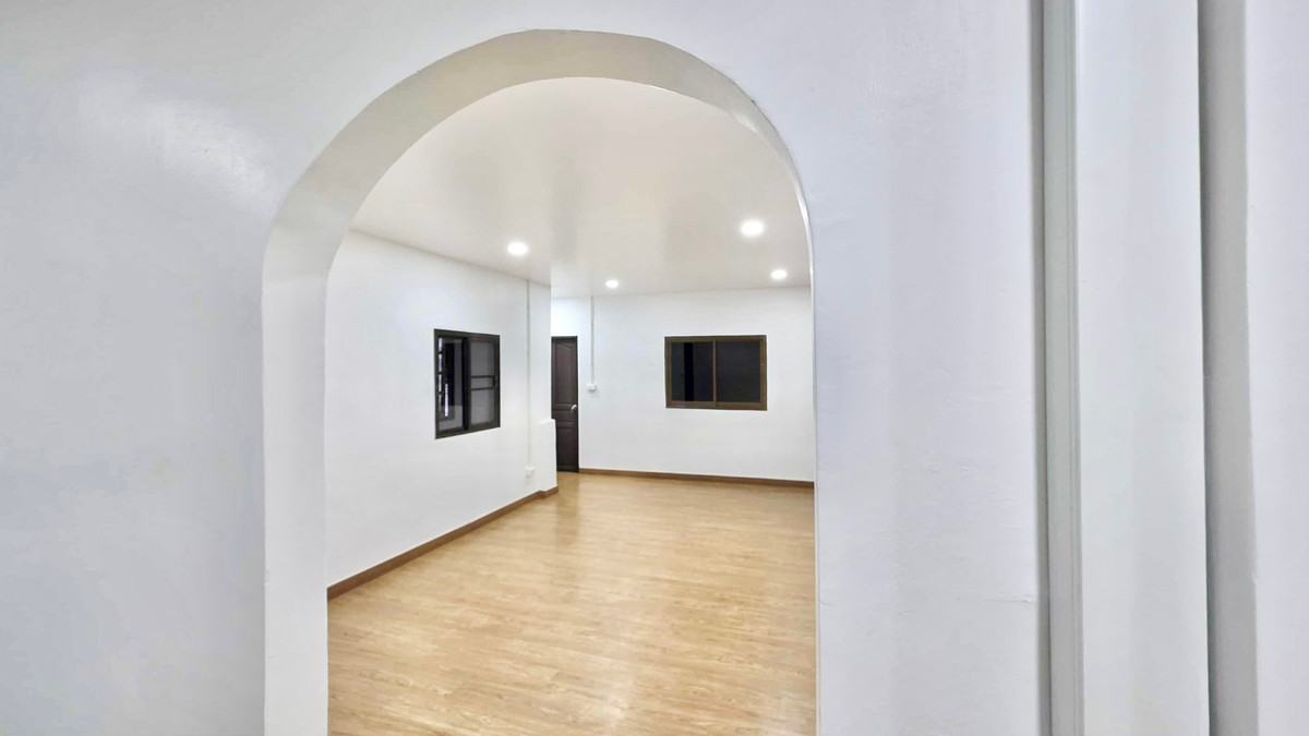 ให้เช่าบ้านโชคชัย4 ลาดพร้าว71 : บ้านรีโนเวทใหม่ ใหญ่มาก เดินทางสะดวก ราคานี้ด่วนๆ พักอาศัยก็ได้/ทำเป็น Home office ก็ได้