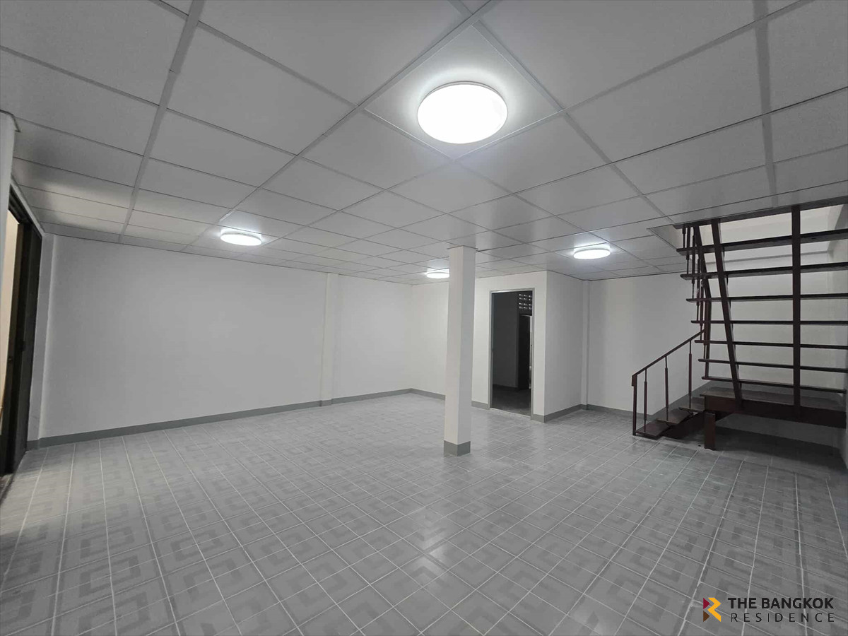 ขายทาวน์โฮมรัชดา ห้วยขวาง : 🌠 บ้านรีโนเวท ใกล้ MRT ห้วยขวาง ทำเลศักยภาพ ที่มีดีมานด์สูง