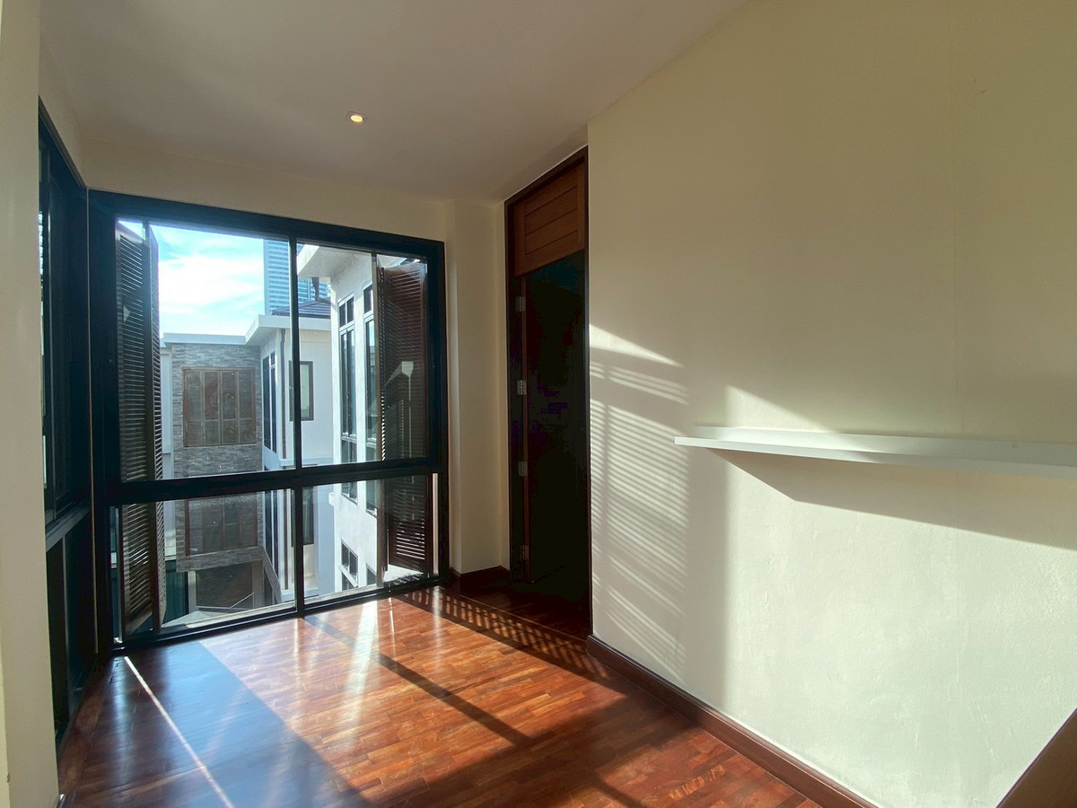 For RentHouseSukhumvit, Asoke, Thonglor : ✨For rent: Beautiful house in Phrom Phong area, 4 bedrooms, 450 sq.m., fully furnished, with private swimming pool and private garden. Conveniently located near BTS Phrom Phong. Ready to move in