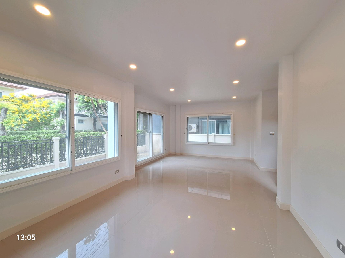 ขายบ้านนวมินทร์ รามอินทรา : ขายถูก บ้านเดี่ยววัชรพล 63.8 ตร.ว.  หลังมุม เดอะเซนโทร วัชรพล ติดถนนสุขาภิบาล 5 